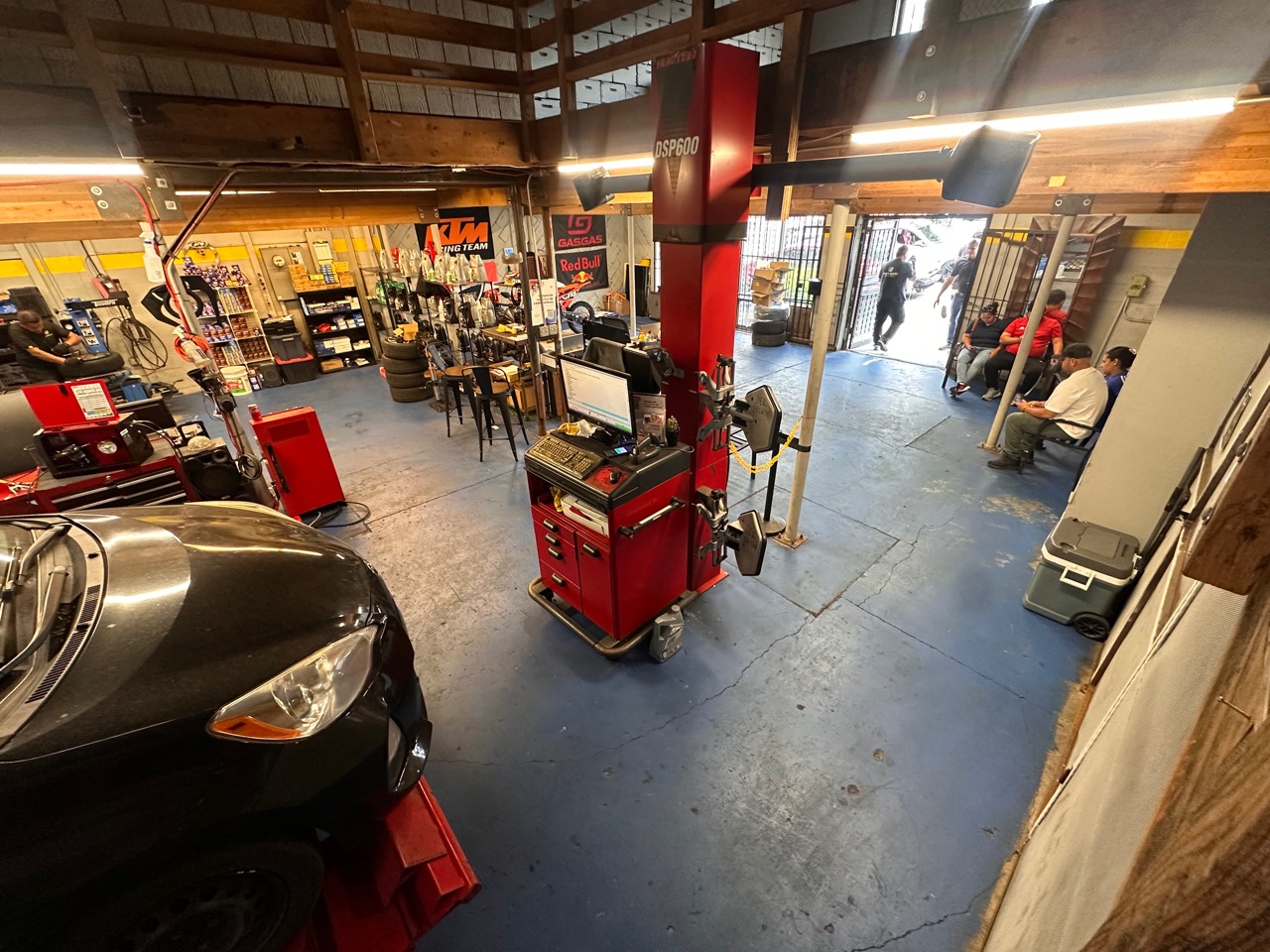Wheel alignment station