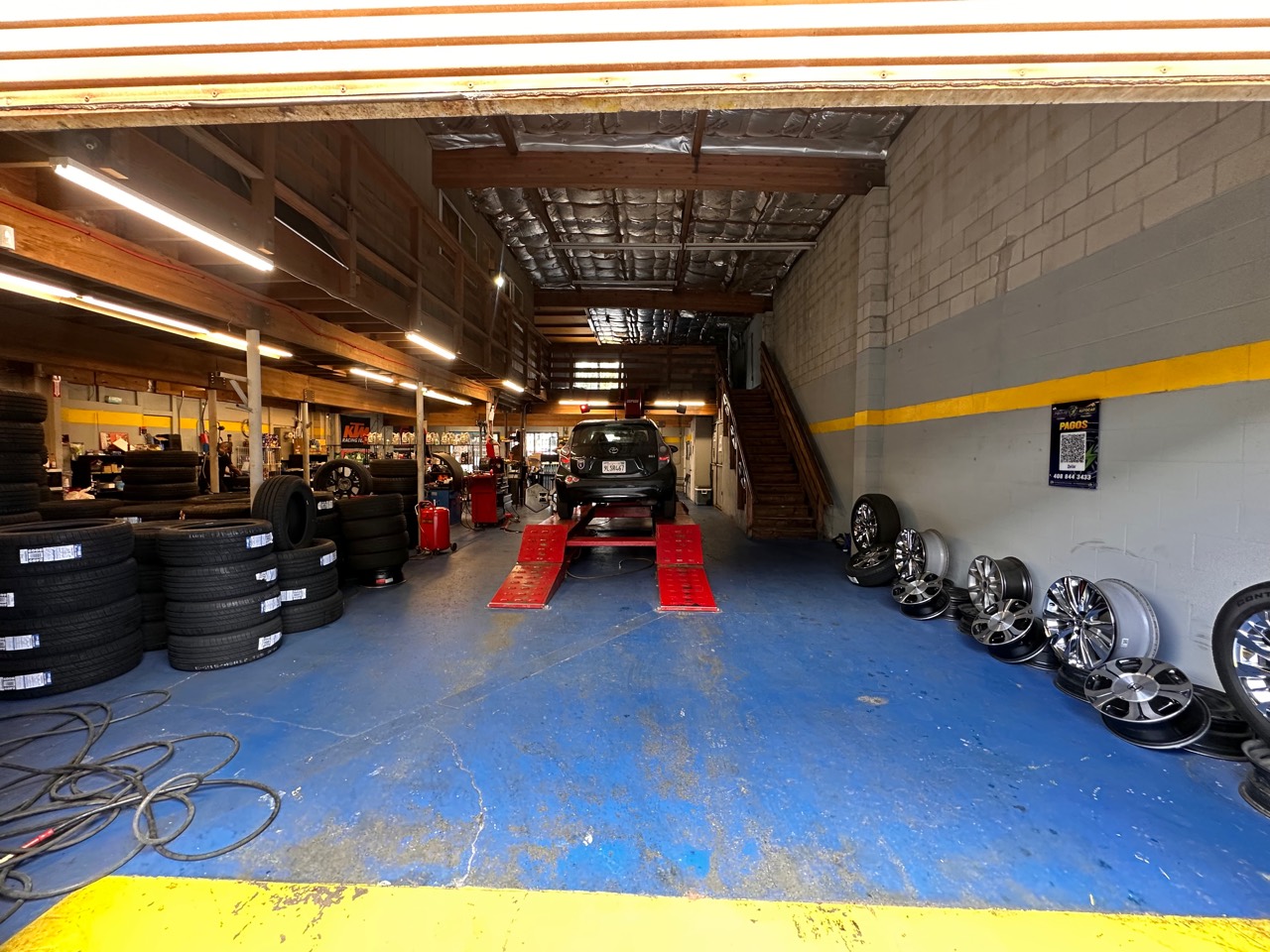 Full-service shop floor