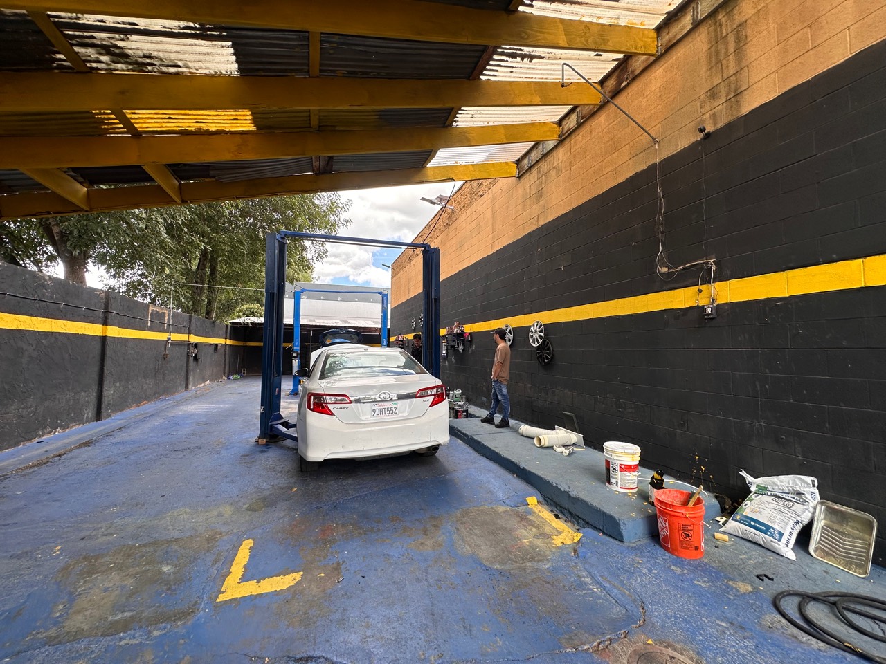 Dentro del taller Prime Auto Car en San Jose